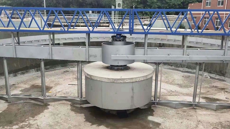 寧縣汙水處理廠，周邊傳動刮泥機現場（chǎng）