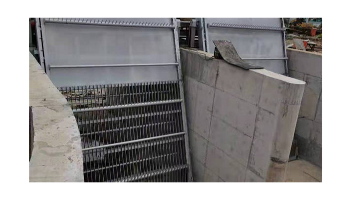 格柵（shān）機案例：福建雨水格柵現場運行圖