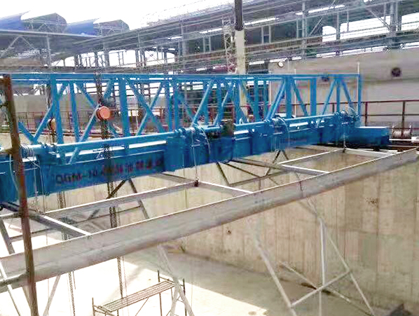 行車式提（tí）耙刮泥機