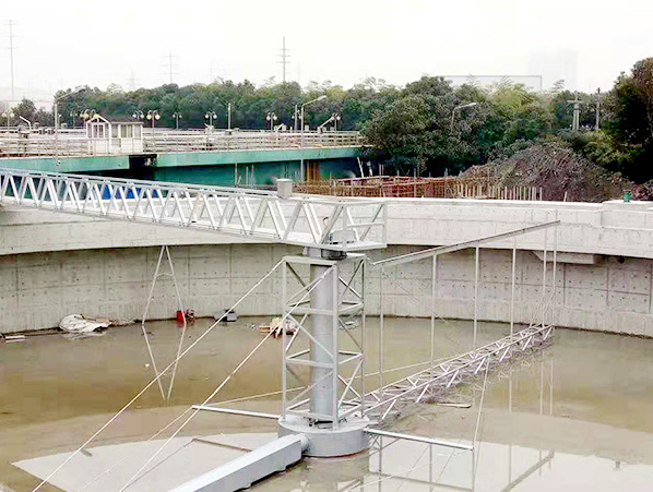 中（zhōng）心傳動刮泥（ní）(錘架式）