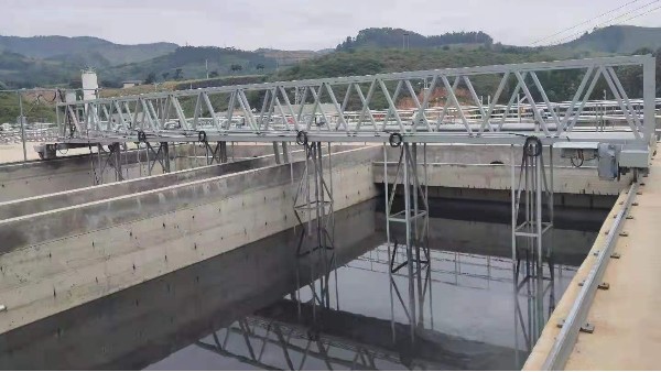 行車式泵吸刮（guā）泥機說明書